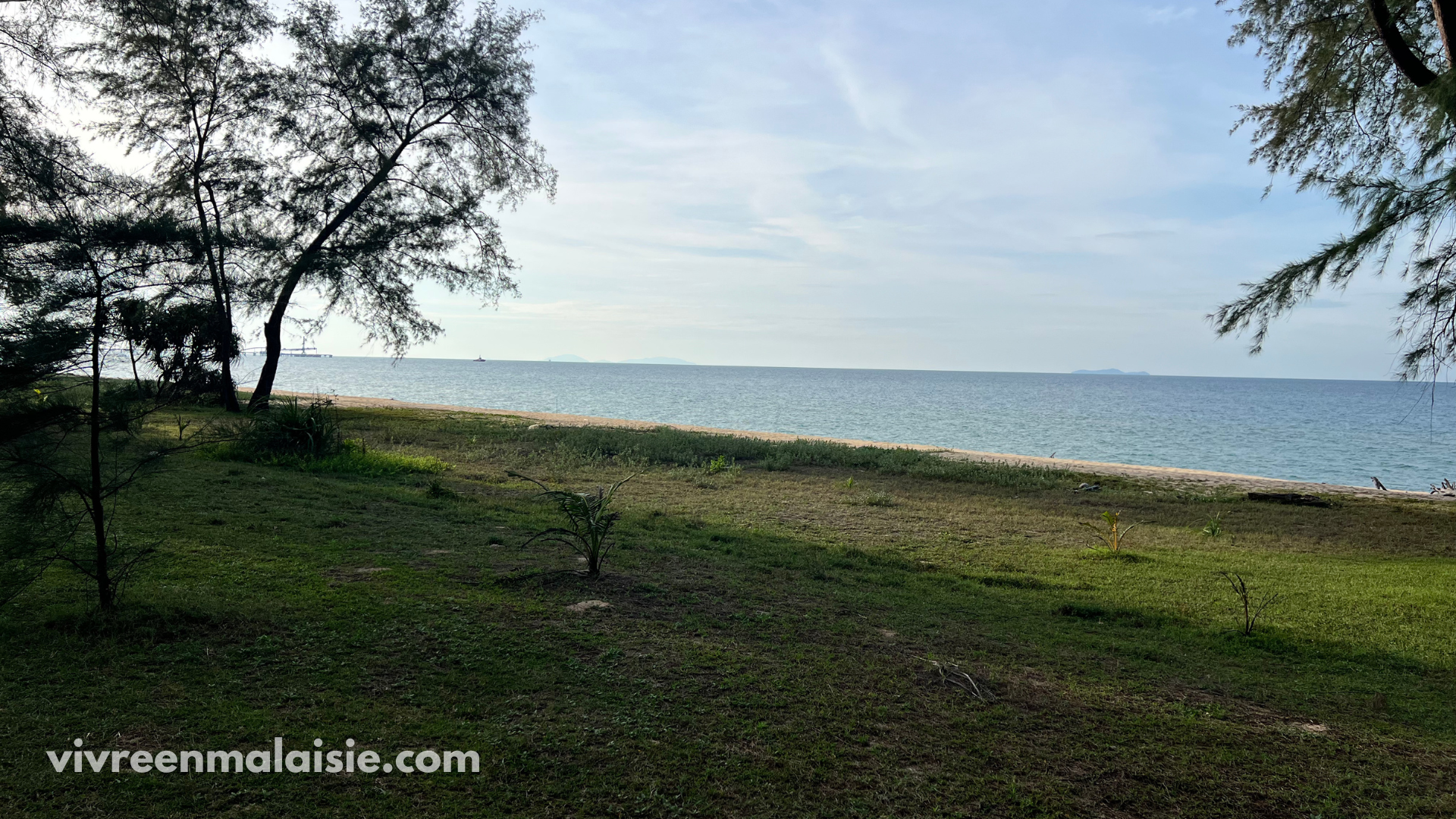 Plage en face des villas